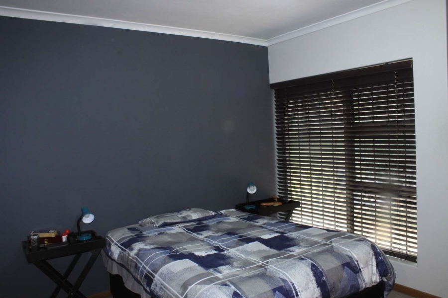 To Let 1 Bedroom Property for Rent in Heldervue Western Cape
